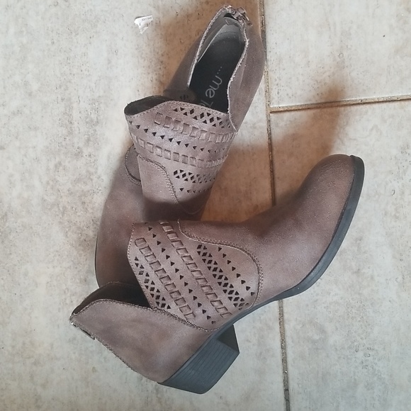 Me Too boots - Picture 1 of 4